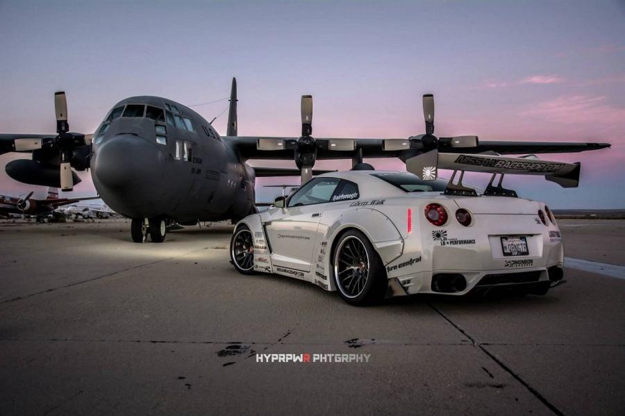 Nissan GT-R by Liberty Walk 2014 года  (фото 8 из 15)